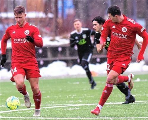Physisch starke Doppelspitze: Christoph Fenninger (links) und Dominik Bacher sollen auch gegen Memmingen wieder gemeinsam stürmen.Foto Hans-Jürgen Ziegler