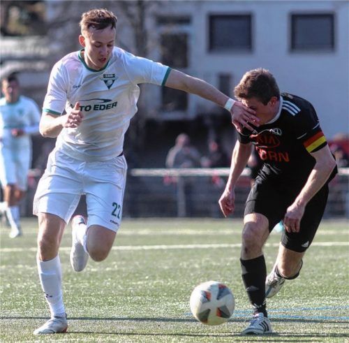 Rosenheims Janik Vieregg brachte den Sportbund in der ersten Halbzeit mit 1:0 in Führung. Dieser Treffer reichte aber nicht zum Sieg.Foto Norbert Herrmann