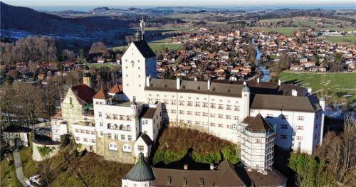 Schloss Hohenaschau bleibt ein Magnet für den Tourismus in Aschau. Besonders großen Zuspruch findet dabei die Kinder-Schloss-Gespenster-Führung für Familien. Über 2500 Gäste nutzten 2021 das Kulturangebot auf Hohenaschau und dem Burgladerl. Foto re
