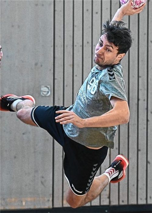 Simon Möckl traf für Bruckmühl achtmal.Foto Fischer