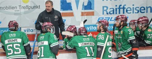Trainer John Sicinski und die Spieler der Starbulls Rosenheim warten auf ihren Play-off-Gegner.Foto Franz Ruprecht