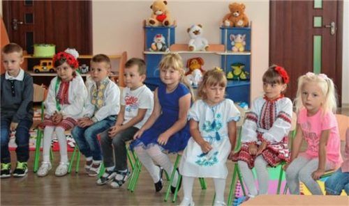Ukrainische Kindergartenkinder in der Stadt Ternopil. Auch hier unterstützt der Helferkreis. Fotos re