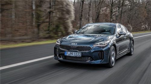 Unter der langen Motorhaube des Stinger arbeitet ein doppelt aufgeladener 3,3-Liter-V6-Benziner Kia Stinger GT. Foto Autoren-Union Mobilität/Kia