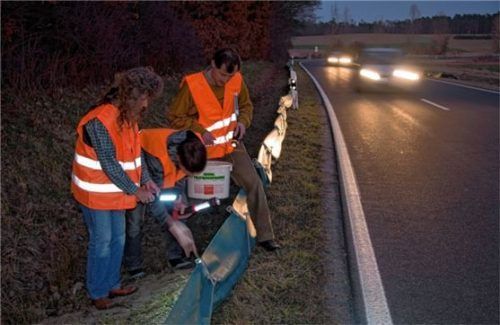Verkehrsteilnehmer sind aufgefordert, auf die ehrenamtlichen Helfer Rücksicht zu nehmenFoto Stephan