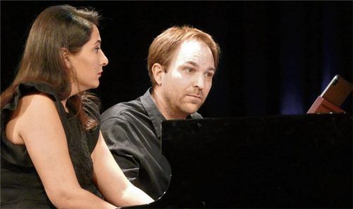 Volle Konzentration herrscht bei Herbert Schuch und seiner Frau Gülru Ensari beim Spiel an einem Flügel. Foto Janka