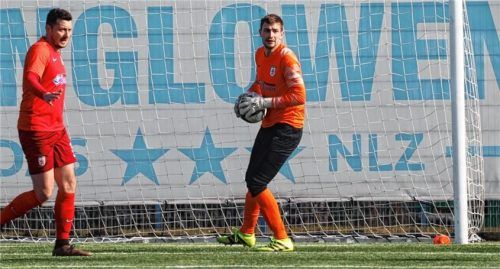 Wasserburgs Torwart Alexander Boschner verhinderte einen höheren Endstand und war bei den drei Gegentreffern machtlos.Foto Butzhammer