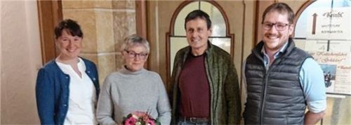 Wechsel im Vorstand: (von links) die neue Vorsitzende Carolin Schweinsteiger, die ehemalige Kassierin Margit Schweinsteiger, der ehemalige Vorsitzende Ferdinand Maier und der neue Kassier Sebastian Buchauer.Foto re