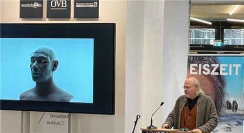 Wilfried Rosendahl zeigt die Rekonstruktion. Foto Baumeister