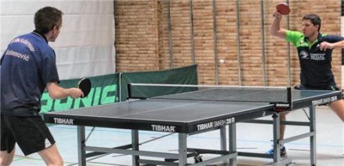 Wolfgang Hundhammer gewann das Duell der beiden Mannschaftskapitäne gegen Antonio Golemovic mit 3:0 und sorgte für den 4:0-Zwischenstand.Foto Gerhard Erlich