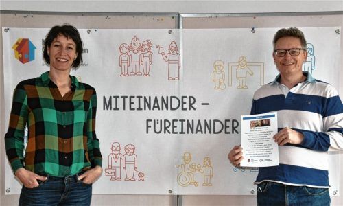 Wollen ein niederschwelliges Angebot schaffen: Tina Matousek vom AWO-Mehrgenerationenhaus und Michael Jahn, Gründer der Selbsthilfegruppe „Teen Talk“. Foto Schlecker