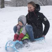 Rodelspaß und Winterchaos