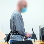 17-Jährige von S-Bahn erfasst Erneuter Prozess:  Mordvorwurf  Usmanows Karossen entdeckt Flughafen versteigert Fundsachen