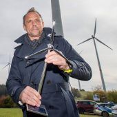 Umweltminister verlangt noch mehr Windräder und eine Solar-Pflicht
