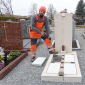 Neue Urnengräber auf altem Friedhof