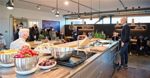 Beste Zusammenarbeit zwischen Handel und Hersteller: Kai Windmann von BORA Academy bei der Präsentation im BORA Showroom.