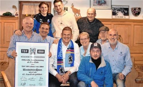 Bisherige und neue Vorstandsmitglieder freuen sich auf das Jubiläum zum 25-jährigen Bestehen: (hinten, von links): Jakob Staber, Florian Huber, Michael Binder sowie (vorne, von links) Andi Gsinn, Andi Oberauer, Heinz Schmidt, Andrea Gsinn, Manfred Huber, Jürgen Kastner und Thomas Oberauer.Foto re