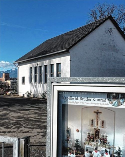 Blick von der Theodor-Fontane-Straße aus auf die Kapelle der Priesterbruderschaft. Fotos Weinzierl/Riediger