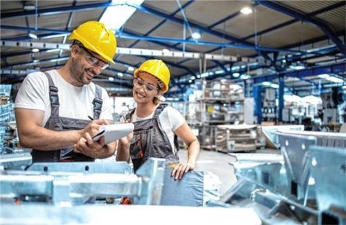 Das Einstiegsgehalt von ausgebildeten Fachkräften ist oft höher als angenommen. Foto freepik/Aleksandarlittlewolf