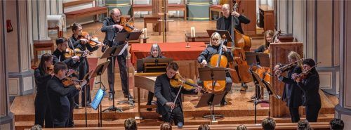 Das Kammerorchester Kolbermoor begeisterte die Zuhörer in der Kirche Heilige Dreifaltigkeit mit einem barocken und frühklassischen Programm.Foto re