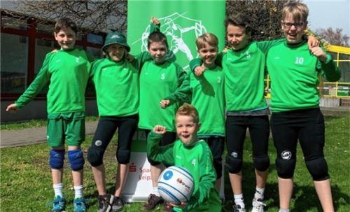 Das Rosenheimer U12-Team, von links: Elias Wuttke, Anna-Lena Ortmeier, Leopold Machuta, Vincent Kroll, Johannes Kroll, Marinus Meyer und Conor Webb.Foto Christian Weiß