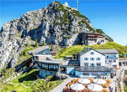 Das Wendelsteinhaus bot für Filme wie „Wer früher stirbt ist länger tot“ die Kulisse. Foto Wendelsteinbahn