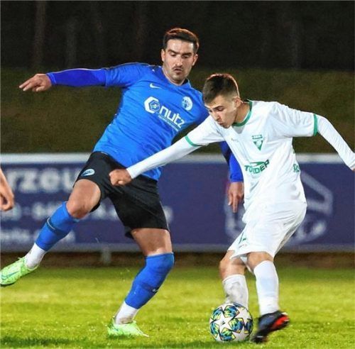 Der 2:2-Ausgleich für den SB Rosenheim durch Fikret Jahic. Foto Christian Butzhammer