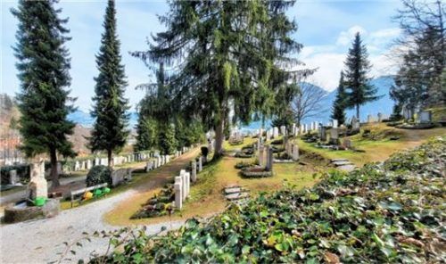 Der Bergfriedhof: Dort liegt der Mann bestattet, der einem Mord zum Opfer gefallen sein soll. Foto WEiser