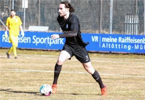 Der Treffer von Sahin Bahadir zum 2:4 kam für Ampfing zu spät, um das Spiel noch zu drehen.Foto Buchholz