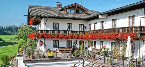 Der Wimmer-Hof in Almertsham wurde von Paul Arnold und seiner Familie umgebaut und birgt inzwischen hochwertige Ferienwohnungen.Fotos Hötzelsperger