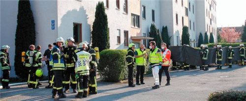 Die Einsatzkräfte der Feuerwehren konnten den Brand in dem Raublinger Mehrfamilienhaus schnell unter Kontrolle bekommen.