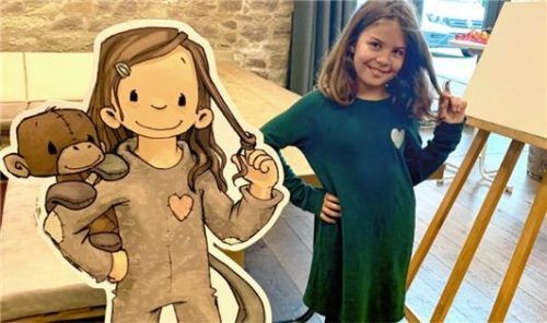 Die Kinderbuchfigur Anouk und ihre leibhaftige Stimme - Minnie Sabel. Foto Sabel