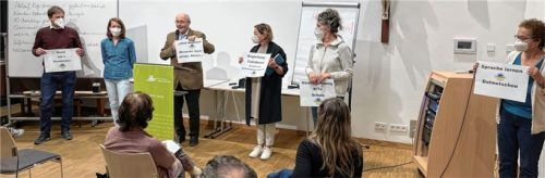 Die Köpfe der Arbeitsgruppen (von links): Stefan Lechner und Barbara Lohmeyer (für die Vermieter), Helmut Heiss (für die „Kümmerer“), Steffi Panhans (für Fahrdienste und Begleitung), Michaela Plass (für Kita und Schule) sowie Carola Schreiner (für Sprachkurse und Dolmetschen).