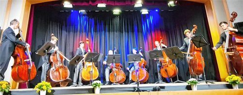 Die Kontrabassisten der Bayerischen Staatsoper faszinierten bei der Matinee im Heftersaal in Grassau. Foto Giesen