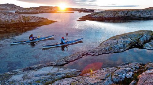 Die Küste von Bohuslän ist ein Paradies für Kajakfahrer. Die vielfältige Natur Bohusläns bietet alles von offener See, steilen Klippen und kleinen Inseln der Wildnis. Foto Henrik Trygg/imagebank.sweden.se