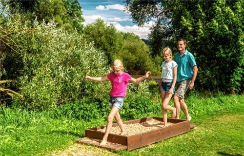 Die Natur hautnah erleben kann man im Barfußpfad in Bad Sobernheim.Foto rlp-Tourismus