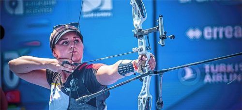 Die Raublinger Bogenschützin Katharina Bauer sicherte sich beim Weltcup in der Türkei eine Bronze- und eine Silbermedaille. Foto Dean Alberga/ DutchTarget