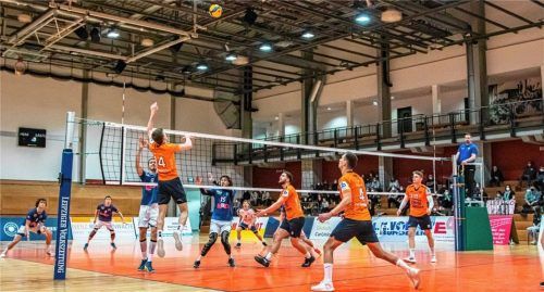 Ein denkwürdiger fünfter Satz: Bei der letzten Begegnung hatten die Leipziger sieben Matchbälle. Dank einer nervenaufreibenden Aufholjagd gewannen dann doch die Innstädter.Foto Fabian Bartsch