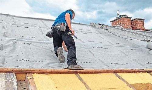 Eine nachhaltige Dachdämmung steigert das Wohlbefinden im Zuhause und senkt dauerhaft die Heizkosten.Foto  djd/steico.com