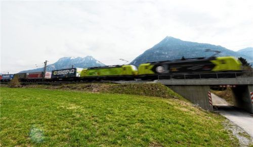 Güterverkehr im Inntal: Mit dem Brennerbasistunnel sollen noch mehr Güter auf die Schiene gebracht werden. Das zumindest verspricht die Bahn. Foto dpa