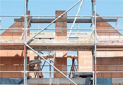 Immobilieneigentümer*innen müssen ab Juli eine Grundsteuererklärung beim Finanzamt abgeben. Foto dpa/Julian Stratenschulte