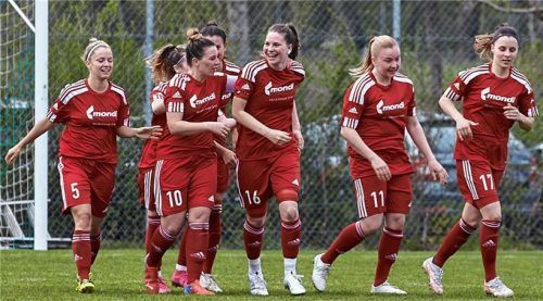 Jubel nach dem Führungstreffer zum späteren 1:0-Endstand durch Sophia Goldbrunner (Nummer 16).Foto Dirk Habermann