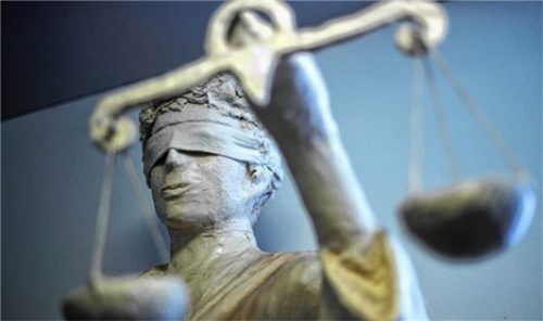 Unwissenheit schützt nicht vor einer Straftat. Drei Männer wollten Soft-Air-Waffen nach Deutschland einführen. Sie waren sich der Gesetzeslage offenbar nicht bewusst.Foto dpa