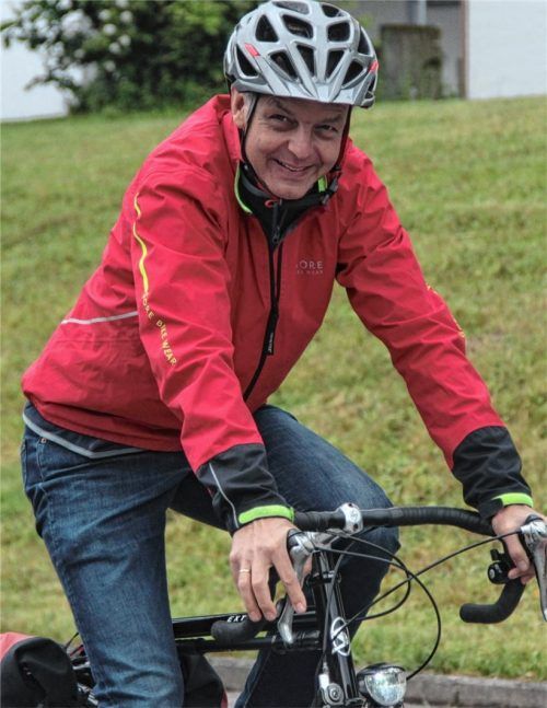 Knallrot oder neonfarben gewandet – und doch wird auch Vielradler Frank Wiens immer wieder von Autofahrern übersehen. Foto privat