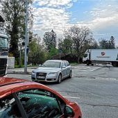 Mit Polizei-Eskorte zur Schule