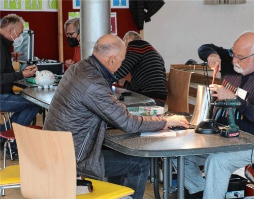 Künftig sind die Türen des Aschauer Repair-Cafés wieder jeden ersten Samstagnachmittag in der Aula der Preysing-Grundschule geöffnet.Foto Rehberg