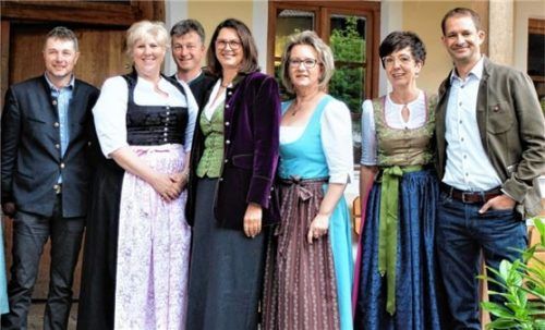 Landtagspräsidentin Ilse Aigner (Mitte) mit (von links) Peter Dinzenhofer, Stadträtin Alexandra Linordner, Martin Griesser, CSU-Bundeswahlkreisgeschäftsführerin Mihaela Hammer, Stadträtin und Ortsverband-Vorsitzende Ulrike Plankl und Oberbürgermeister Andreas März. Foto Knarr