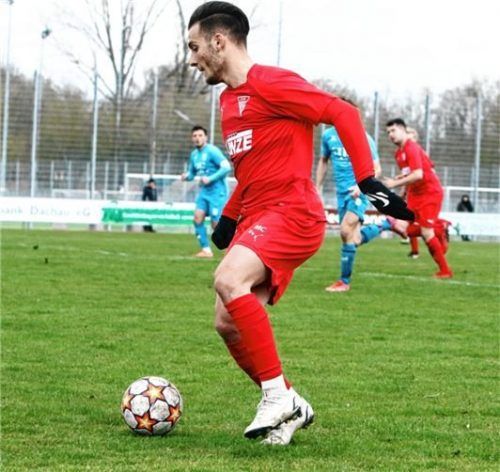 Michele Cosentino erzielte mit einem verwandelten Elfmeter die Bruckmühler Führung.Foto Wolfgang Fehrmann