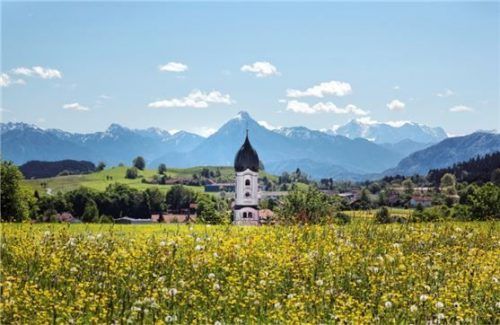 Nesselwang ist auch als Aussichtsterrasse des Allgäus bekannt. Foto djd/Markt Nesselwang/W. Pfisterer