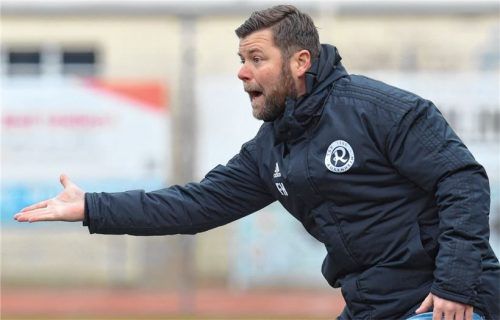 Rosenheims Trainer Florian Heller ist die Tabellensituation bewusst: „Die Mannschaft soll die restlichen Spiele auf diesem Niveau genießen.“ Foto Johannes Traub