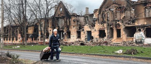 Seit Wochen bombardieren russische Truppen und ukrainische Separatisten die Hafenstadt Mariupol. Tausende von Zivilisten sollen ums Leben gekommen sein. Foto dpa